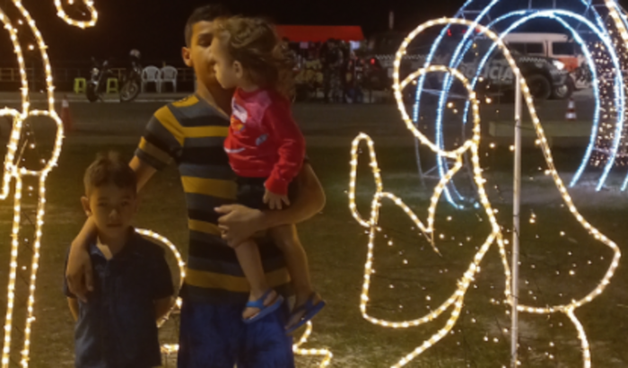 Ajudar com material escolar. Tenho três filhos e no momento eu e meu esposo estamos sem trabalhar 