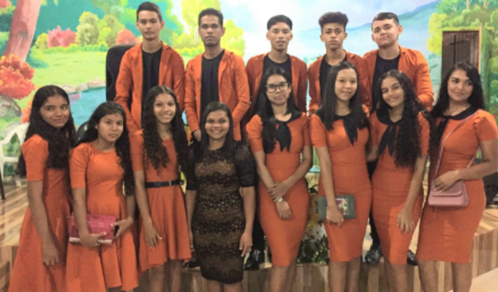 NASCIDOS PARA ADORAR