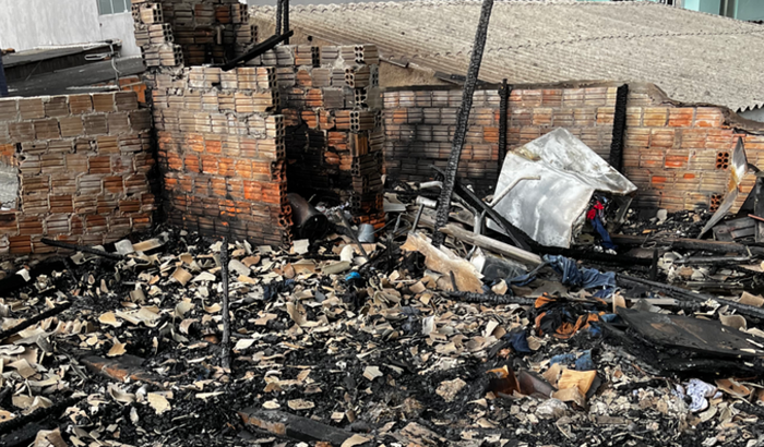 Recuperar casa tomada por incêndio