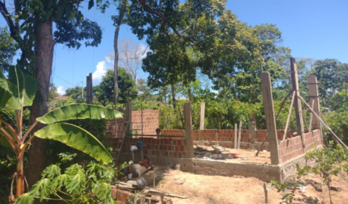 Ajuda para concluir a construção do Barracão. 