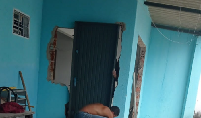 Reforçar a Segurança da minha casa, pois fomos vitimas de roubo.