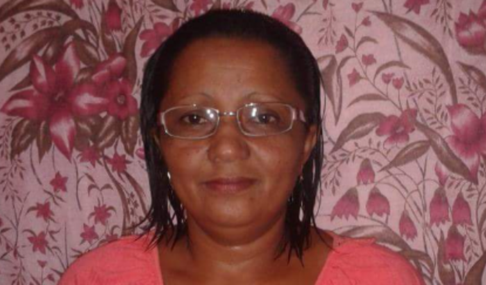 Ajude nossa querida Nena a enxergar.