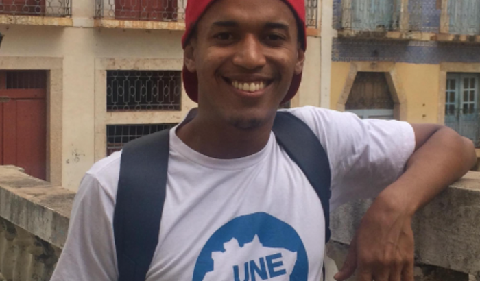 ESTUDANTE RUMO A BIENAL DA UNE