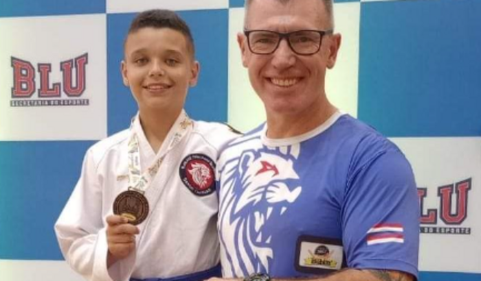 Jogos karatê Arrecadação para custos de Kimono,protetores...