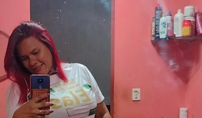 gostaria muito de consegui meus materiais de trabalho sou cabeleireira 