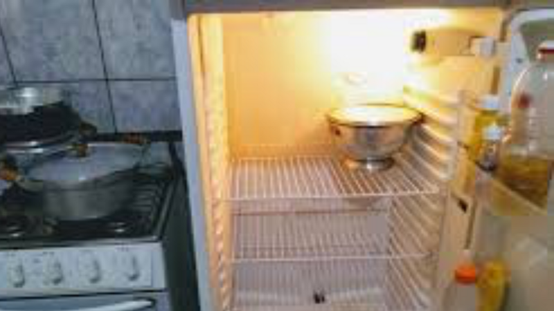 Preciso de ajudar para comprar alimentos pois estou com problema financeiro , geladeira vazia sem nada de compra 