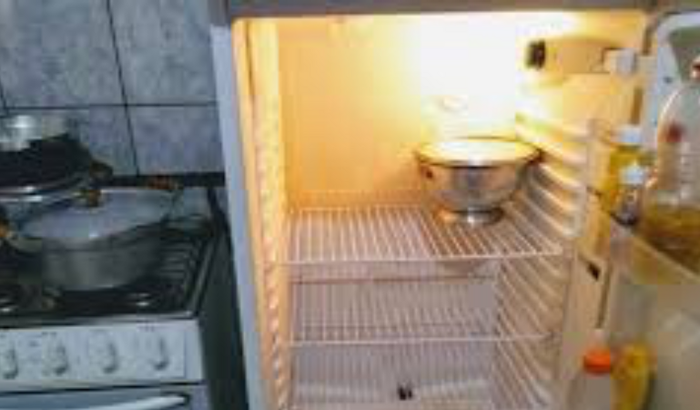 Preciso de ajudar para comprar alimentos pois estou com problema financeiro , geladeira vazia sem nada de compra 