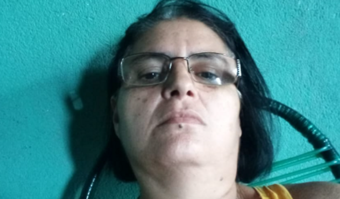 Ajudar minha vizinha que está desempregada e cria um neto de 8 anos  