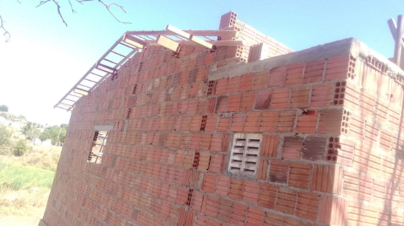 Tô construindo uma casa moro de aluguel e no momento estou desempregada 