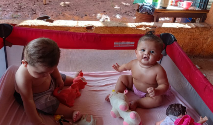 Preciso de ajuda para construir sou mãe solteira de  4 crianças e nós ajude  