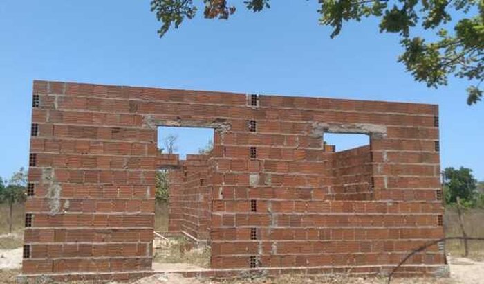 Me ajude cobrindo minha casinha quem ajuda Deus ajuda