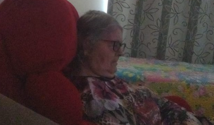 Ajudar avó com medicamentos