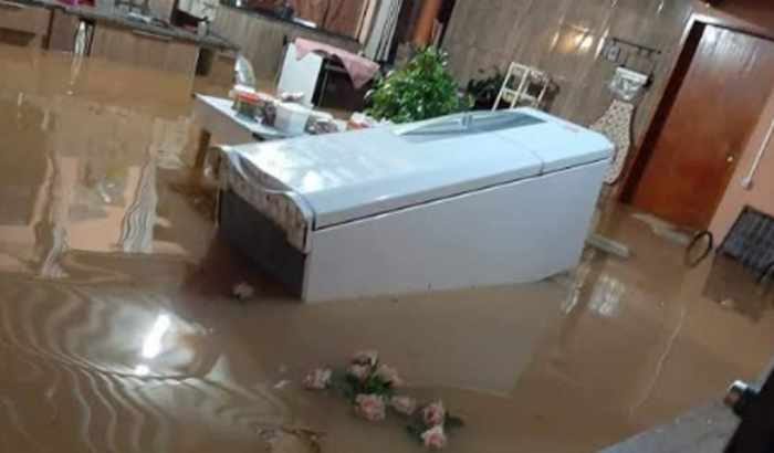 Ajuda pra construir minha casa que caiu na enchente 