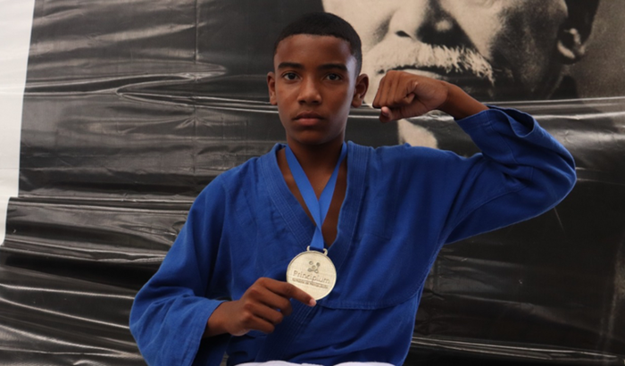 AJUDE UM ATLETA.