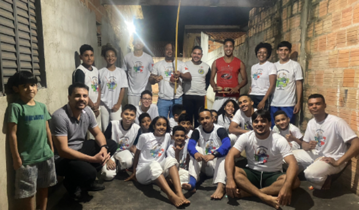 Fazer o bem! Adote um capoeirista!