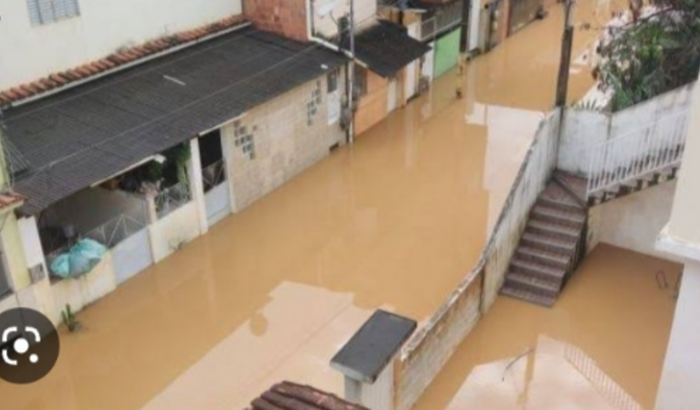 Pessoas que perderam tudo na chuva em JPA /RJ