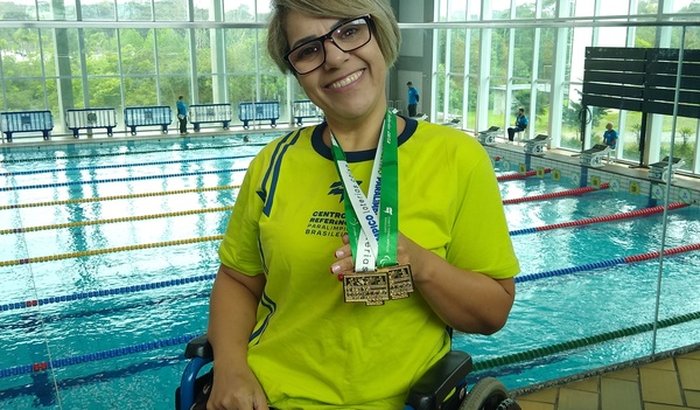 Colaboração para competir na paranatacao nacional 