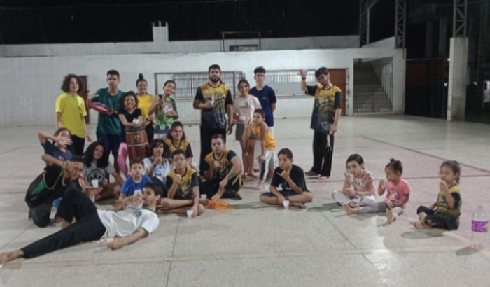 UNIFORME DAS CRIANCAS DO PROJETO DE CAPOEIRA 