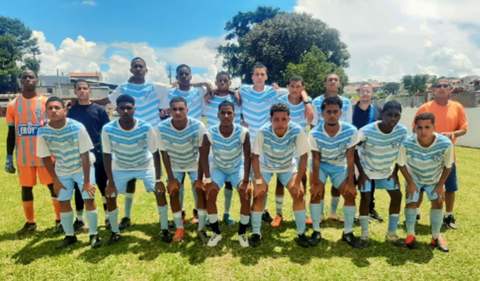 Levando meninos para jogar na Bolívia 