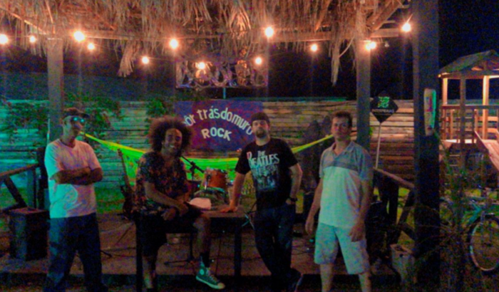 Ajude um amigo a adquirir  equipamento musical. 