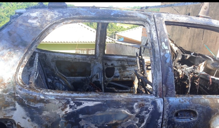 Ajudar meu irmão porque o carro dele trabalha  pegou fogo 