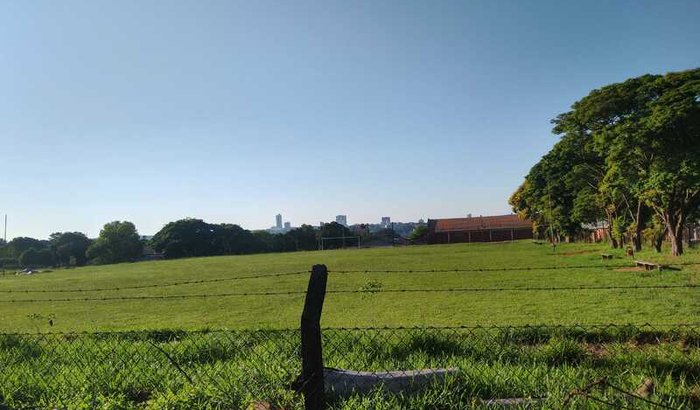 ALAMBRADO PARA CAMPO NO MORUMBI ( FUTURA ESCOLINHA DE FUTEBOL).