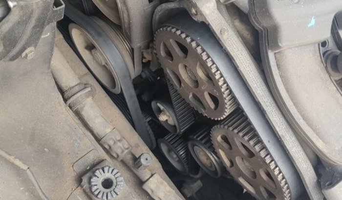 Concerta carro trabalho quebrado  de um vidraceiro 