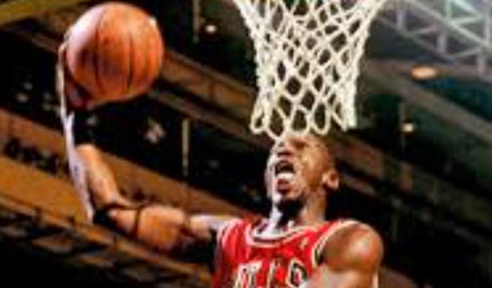 Arrecadação para bola de basquete 