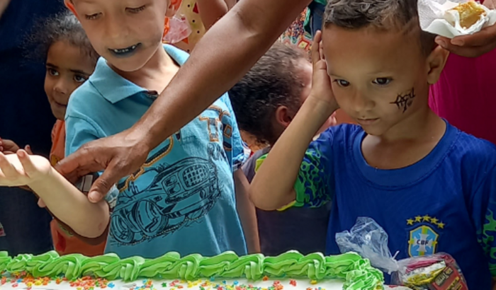 Arrecadação pra  comprar alimentos pras famílias dos predinhos do novo horizonte e manter as crianças longe da fome