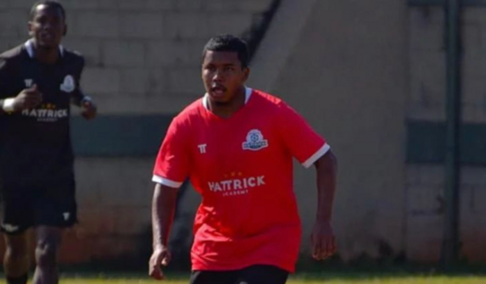 Ajudando o meu irmão ser um jogador de futebol profissional