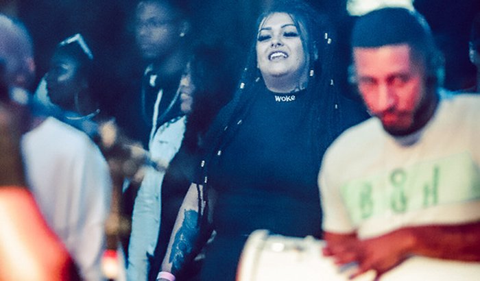 O mundo atrás das câmeras de Angélica Andrade