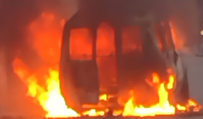 Carro de trabalho incendiou 
