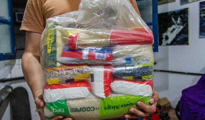 Ajudar a comprar uma cesta básica para um amigo ele está desempregado 