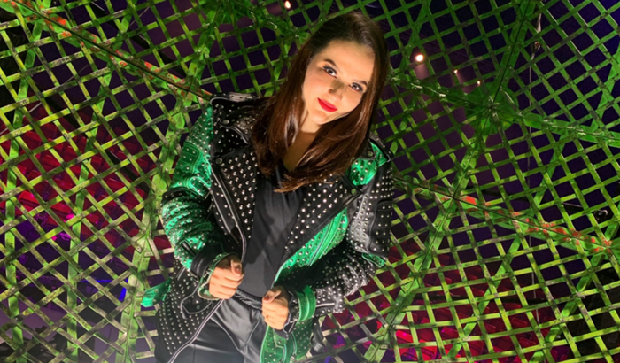 Cirurgia no joelho motoqueira do globo da morte