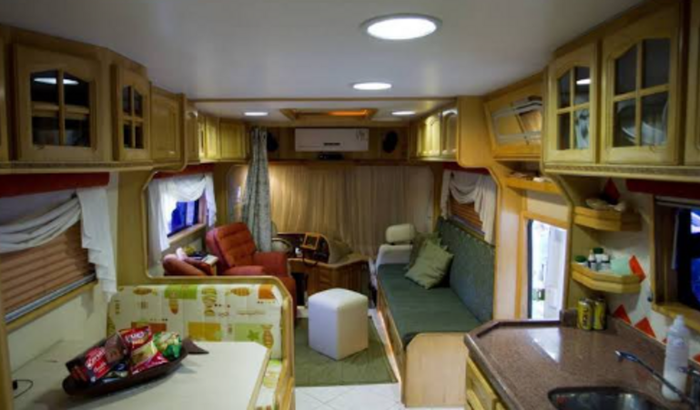 quero comprar um microônibus e fazer uma casa dentro pra morar com a minha família