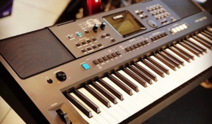 Ajuda na compra de um teclado para dar aulas de música.