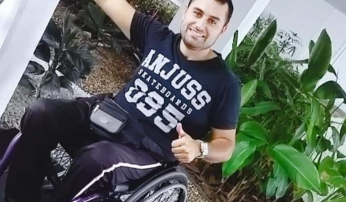 Cadeira de rodas nova