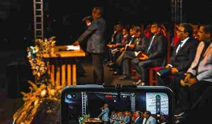 AJUDA PARA COMPRA DE  UMA CÂMERA FOTOGRÁFICA.