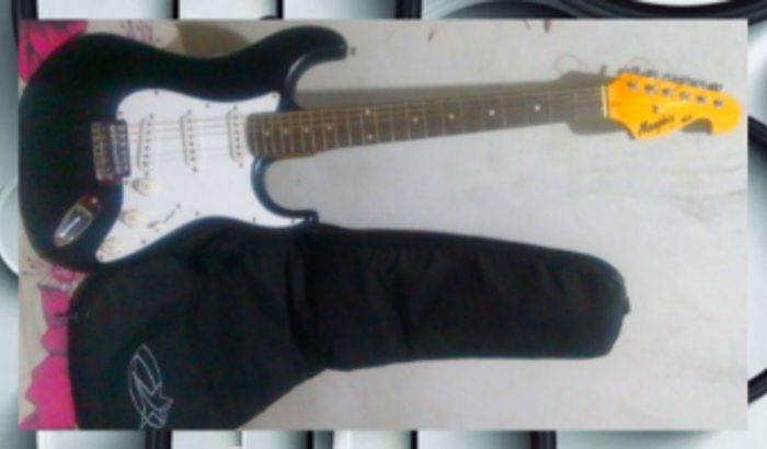 Me ajude a comprar está guitarra