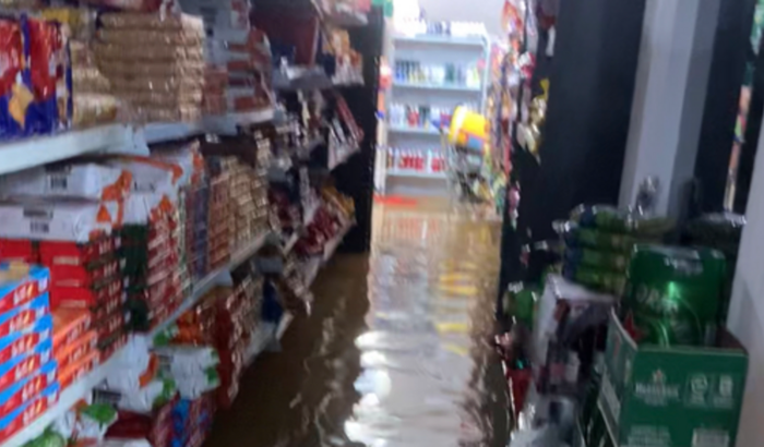 Para arrumar os frizer e pratileiras que foram denificados pela inchente