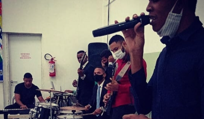 Ajude a Zakia a comprar o equipamento de som🙏