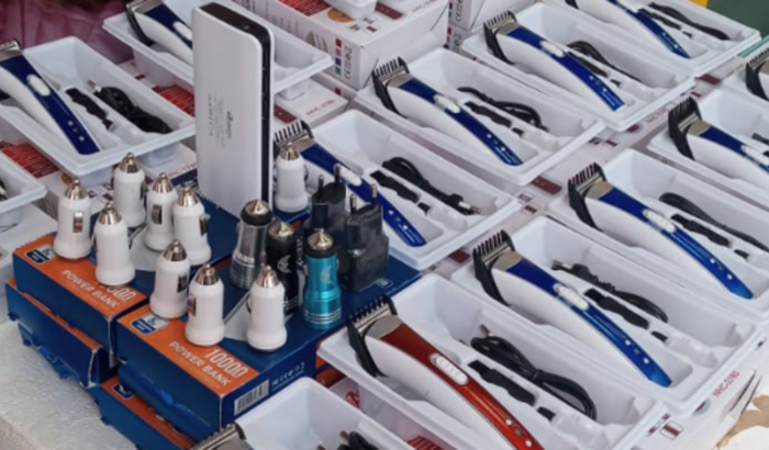 Ajuda compra mercadorias  pra eu começar a trabalhar  