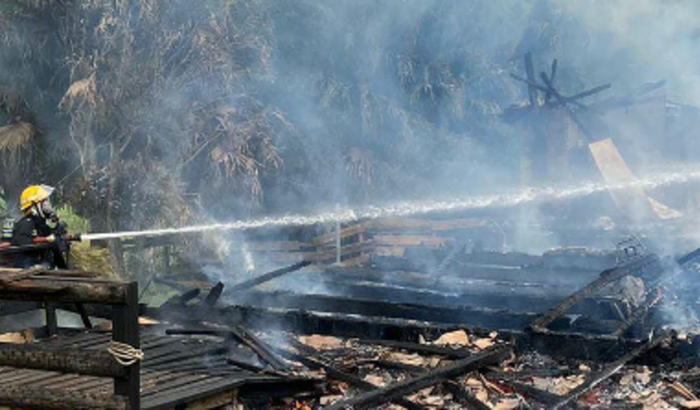Ajuda para reconstruir a casa