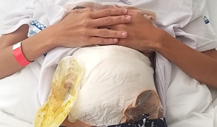 Ela está buscando amenizar suas dores.