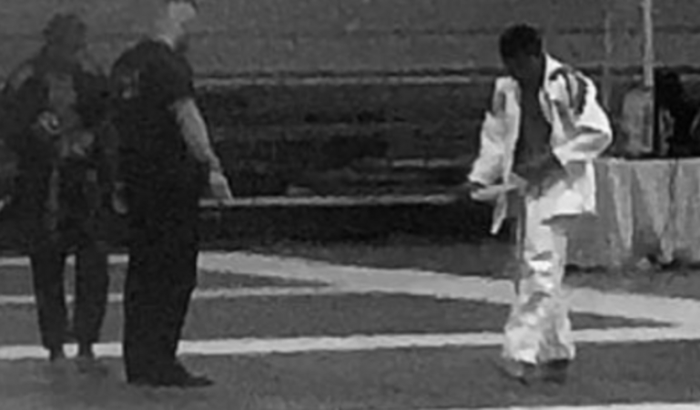 Ajude jonatan a disputar o campeonato de jiu-jitsu 