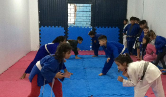 Ajudar pra conseguir que os meus filhos consiga o dinheiro pra poder competir