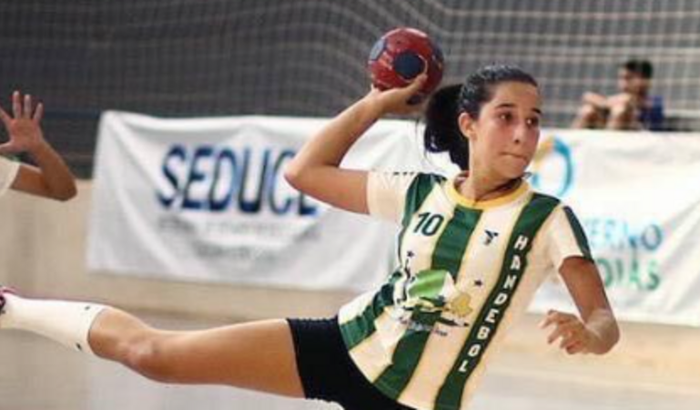 Cirurgia no joelho (ruptura no LPC) para a atleta  Maria Eduarda
