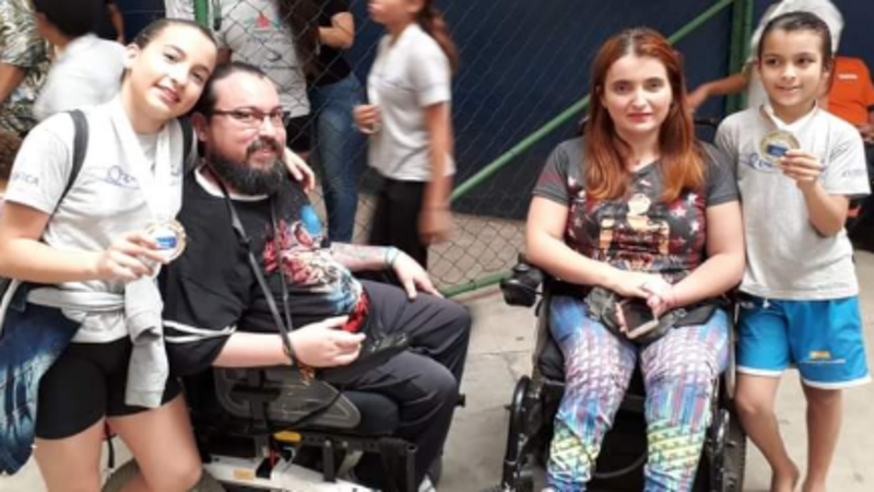 imagem da vaquinha Casal de cadeirantes com dois filhos na luta precisando de ajuda solidária 