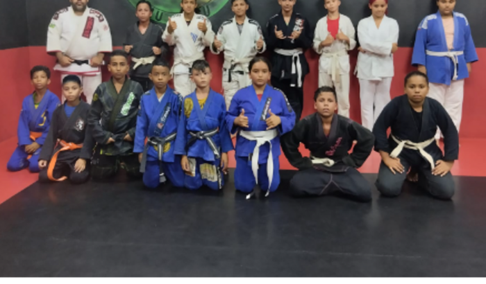 Ação solidária para viajem de criança para lutar em São Paulo com o projeto Herdeiros do Futuro jiu-jitsu 