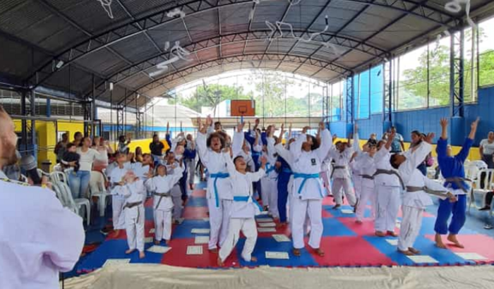 Reforma projeto impacto/ faixa dourada 